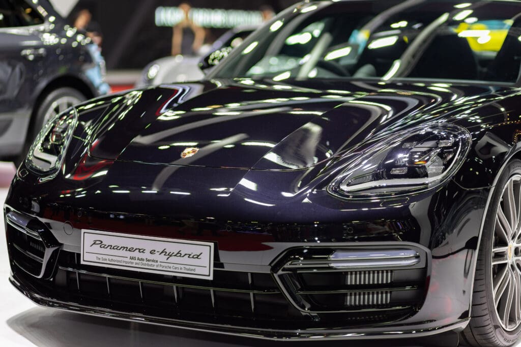 Porsche Panemera 4 E Hybrid (972) front view (close up)