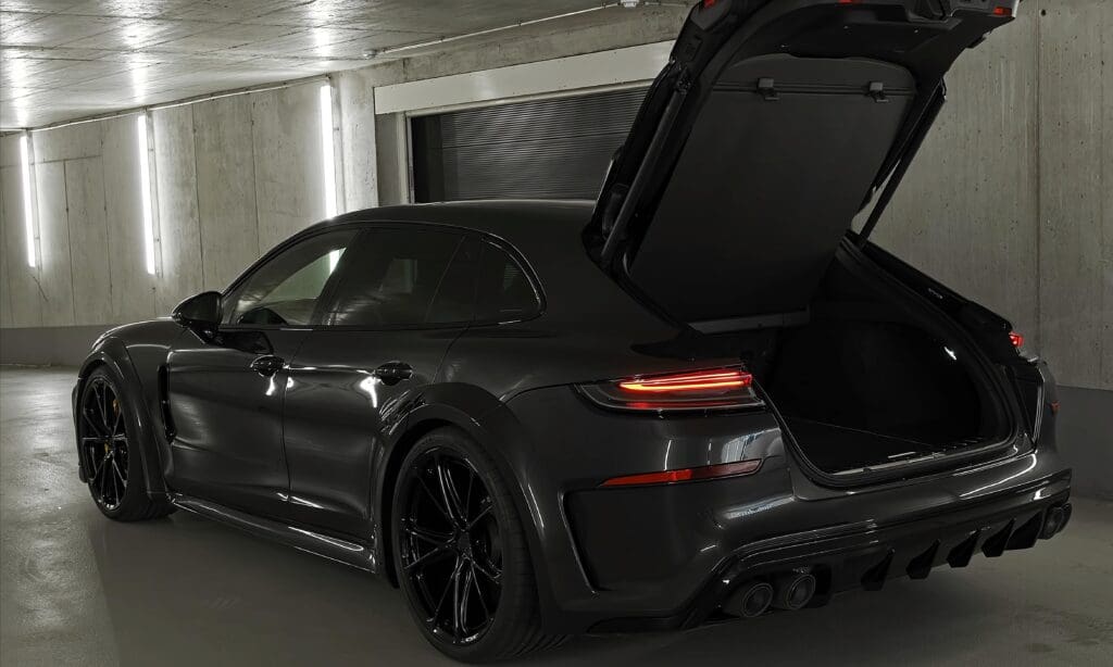 Porsche Panemera 4 E Hybrid (972) boot space view