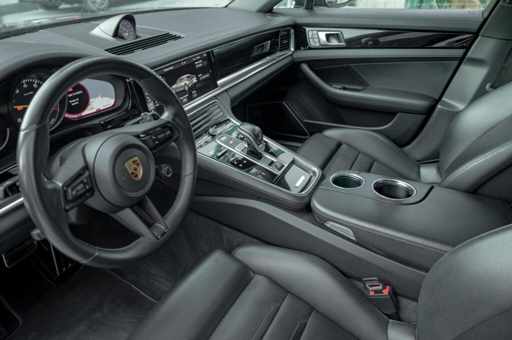 Porsche Panemera 4 E Hybrid (972) interior view