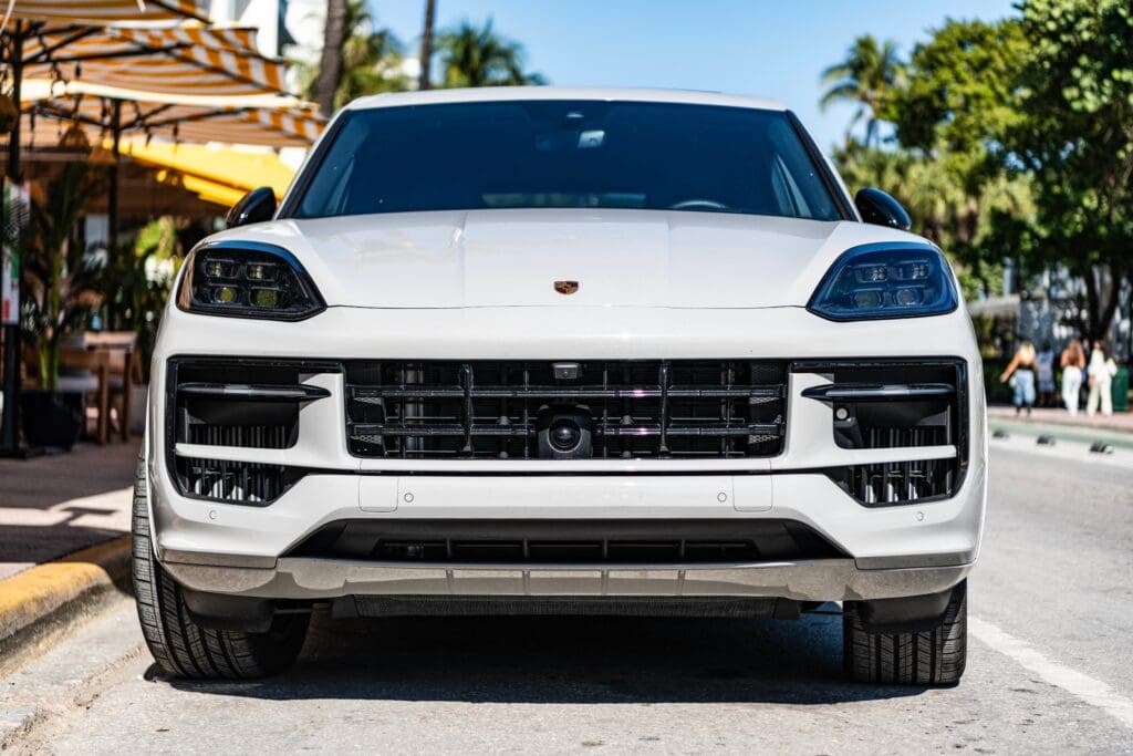 2025,Porsche,Cayenne