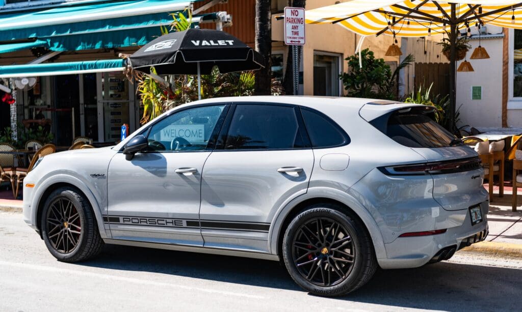 2025,Porsche,Cayenne
