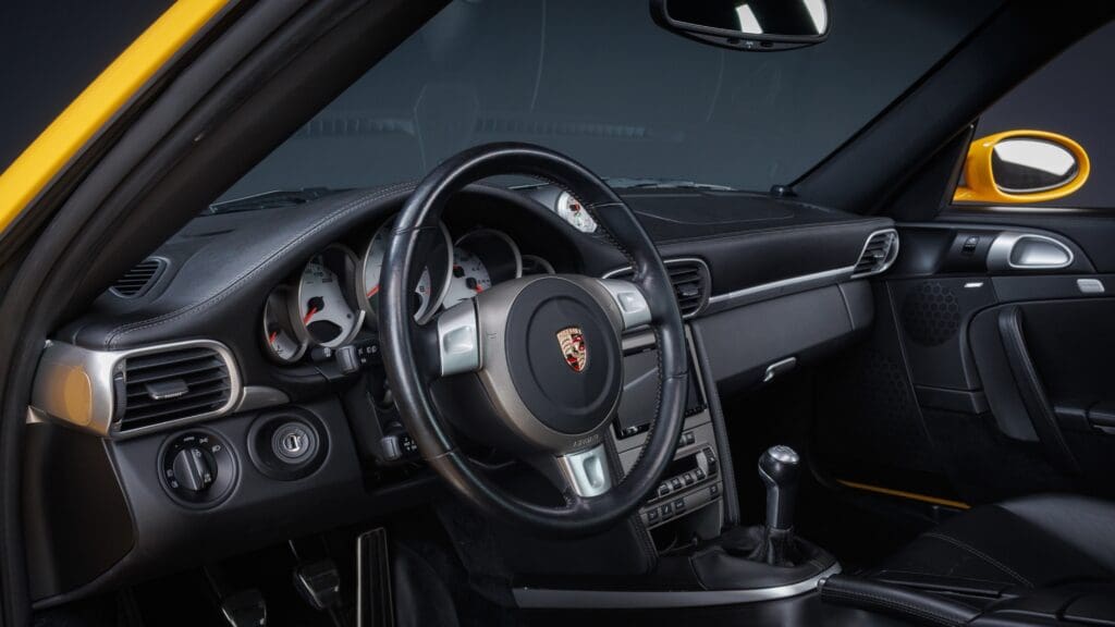 Porsche 911 Carrera S interior view (steering wheel)
